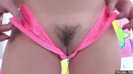 Красотка Scarlett Alexis крупным планом трахается в задницу №1