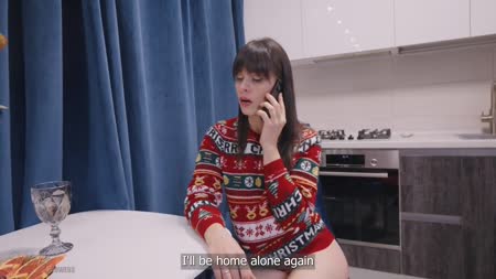 Парень геймер даже не заметил, как его девушку трахнули