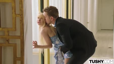 Kenzie Reeves отрабатывает попкой отдых с богатым любовником №1