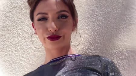 Молодая Джейн Уайлд подцепила во дворе дома самца с большим хером №1