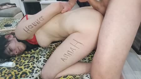 Шлюшковатой брюнетке жестко напихали в зад перед камерой №5