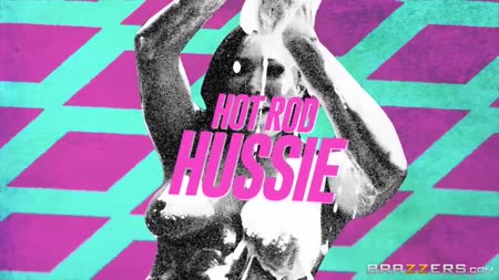 Сисястая мамка London Keyes устроила жесткое соитие во дворе №1