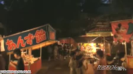 Мужик сношает податливую азиатку в общественном сортире №1