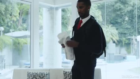 Чел делал массаж Ember Snow и возбудился от ее тела №1