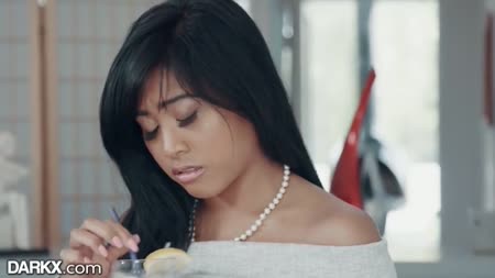 Эффектная Ember Snow любит кувыркаться с чернокожими №2