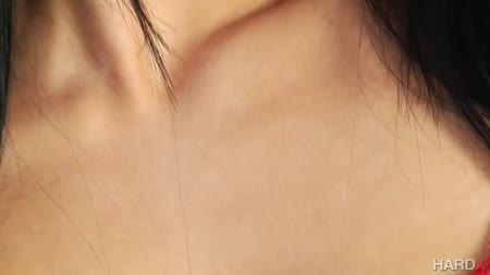 Гламурная сучка красиво позирует и дает в задницу №1