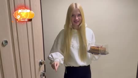 Симпотная белокурая гостья согласилась на секс №2