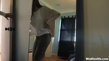 Сисястая Mia Khalifa согласилась на черный член