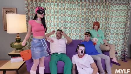 Рыжая милфа Lauren Phillips согласилась на групповуху №1