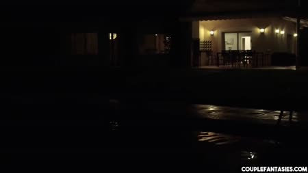 Распутные девушки ласкаются между собой и заводят пенис парня №2