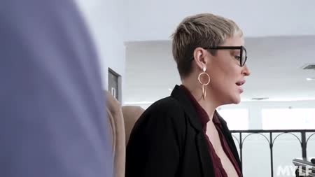 Мамка с большими буферами нашла себе молодого любовника №1