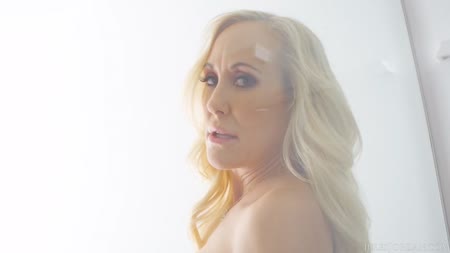 Шикарные сиськи Brandi Love быстро привлекают самца №1