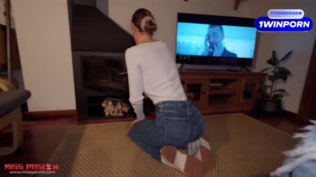 Сисястая жена рада поснимать домашнюю порнуху №2