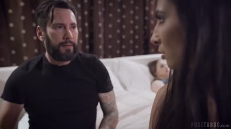 Пока жена в отключке неверный муженек страстно прет любовницу