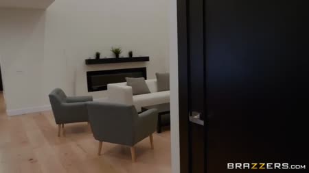 Шикарная мамка Kendra Lust привлекла парня своими дойками №1