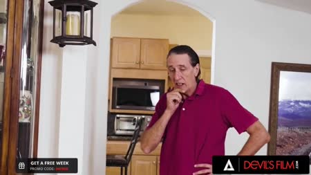 Опытный мужик посадил робкую блондиночку на кукан №1