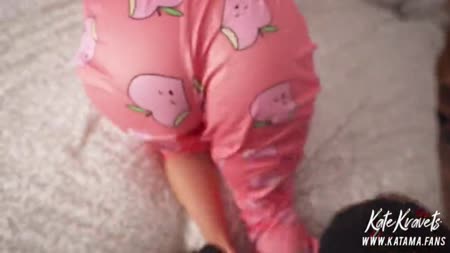 Сводная сестра откровенно крутила жопой перед братом №1