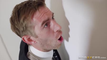 Susy Gala без вопросов начала сосать большой пенис