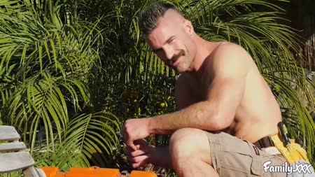 Молодая давалка Gianna Dior положила глаз на чистильщика бассейна №1