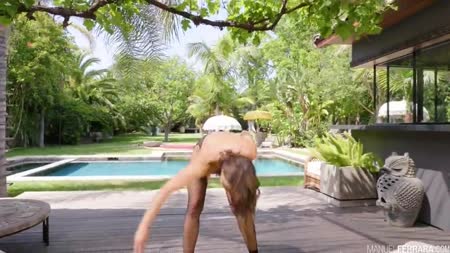 Бывалая шлюшка Адриана Чечик предпочитает анальный хардкор №2