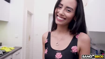 Горничная Andreina Deluxe трахается с хозяином после уборки №2