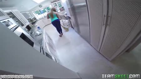 Бодрый пацанчик прет свою подругу и снимает на go pro №1