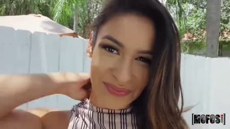 Брюнетка в коротких шортиках согласилась чпокнуться на улице №2