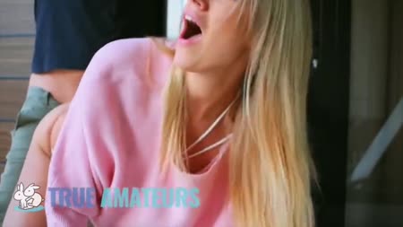 Милаха круто отсосала на коленках и встала в позу для траха №6