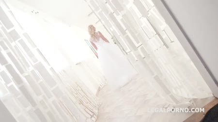 Невеста Natalie Cherie трахается с парнями на примерке платья №1