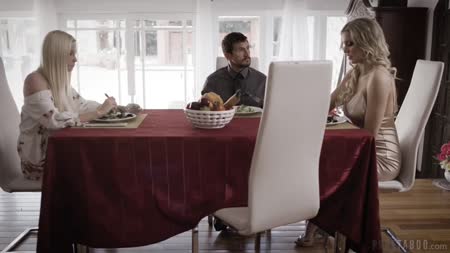 Здоровый мужик приглянулся сразу двум красивым блондинкам №2