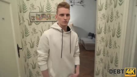 Коллектор трахнул девушку в счет долгов на глазах парня №2