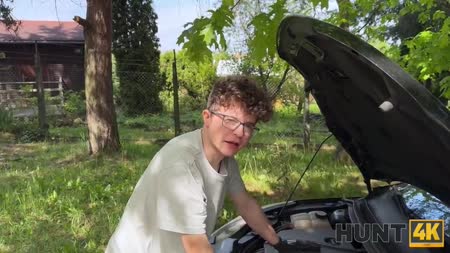 Тепленький поц смотрит как его секси жену прут в машине №2