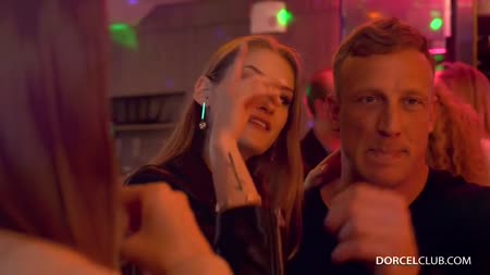 Крепыш отлично проводит время с вертихвосткой №1