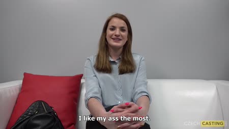 Чешская студентка зарабатывает себе на обучение аналом №2