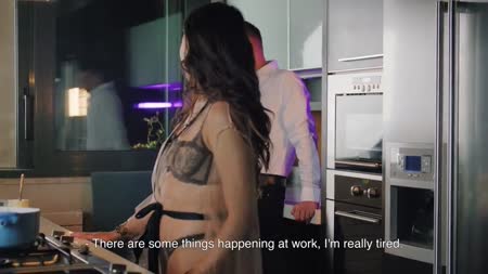 Молодая брюнетка наслаждается чувственным сексом с другом №1