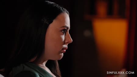 Семейная пара устроила групповуху в загородном доме