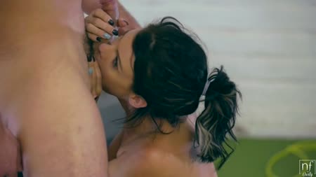 Спортсменка Peta Jensen с радостью тренирует писечку на члене №5