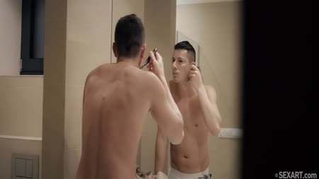 Бойкий муж помог развратной женушке получить оргазм №1