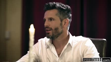 Семейная парочка решила пригласить на групповуху негра №1