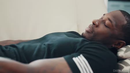 Худенькая блонди фоткает себя голой и отправляется к любовнику №1