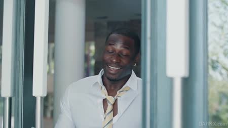 Худенькая блонди фоткает себя голой и отправляется к любовнику №2