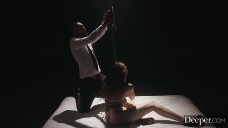 Негр связал руки Ashley Lane и жестко натянул ее на кукан