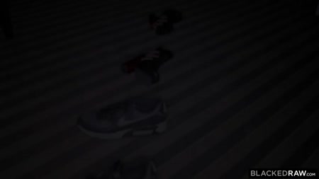 Молодую Kenzie Anne чернокожий отодрал со всех ракурсов №1