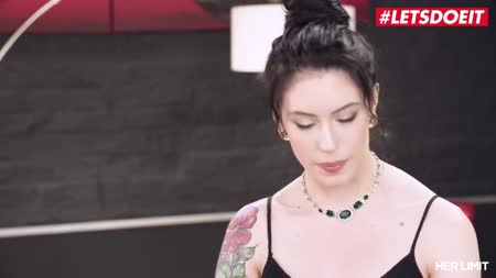 После отсоса негр жестко впечатывает Anna DeVille в пол №1