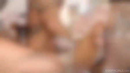 Кудрявая нимфоманка ничуть не растерялась в толпе парней