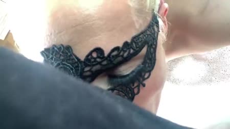 Жена нежилась в ванной, а муженек предложил ей взять за щеку №7