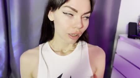 Отвлек свою девушку от занятий и раскрутил ее на минет