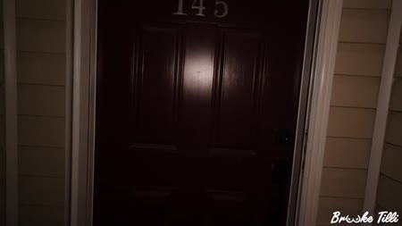 Девушке наскучил просмотр ужастиков и она оголила сиськи №1