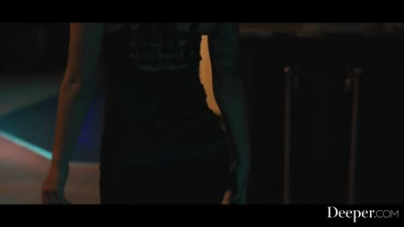 Брюнетка в красивом платье замутила вечернее соитие №1