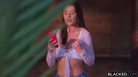 Белая красотка оседлала верхом очень черного любовника №1